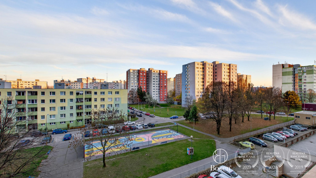 BOSEN | REZERVOVANÉ! Na predaj zariadená garsónka s loggiou Rovniankova ulica, Bratislava