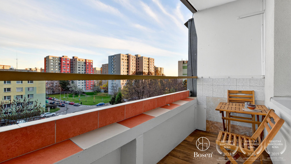 BOSEN | REZERVOVANÉ! Na predaj zariadená garsónka s loggiou Rovniankova ulica, Bratislava