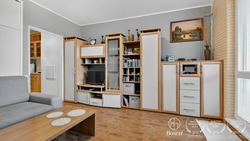 BOSEN | REZERVOVANÉ! Na predaj zariadená garsónka s loggiou Rovniankova ulica, Bratislava