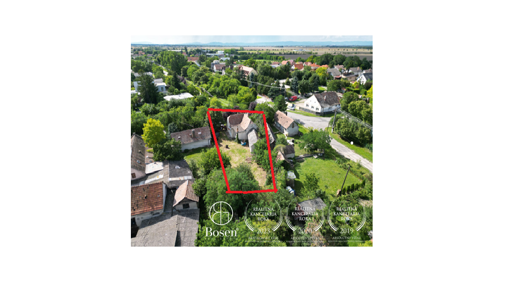 BOSEN | Pozemok 727 m² (Mierovo) s domom na obnovu alebo výstavbu novostavby