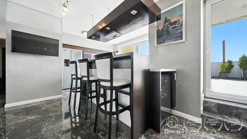 BOSEN | Space, light, privacy – penthouse – 267 m2 | Kramáre – Uhrova Street