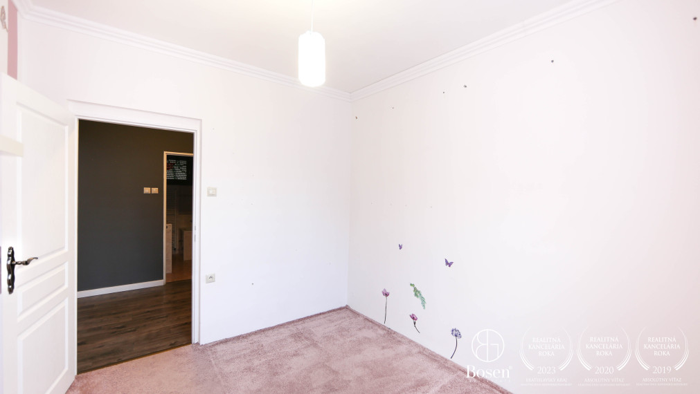 BOSEN | Na predaj priestranný 4-izb. RD v tichej časti mesta