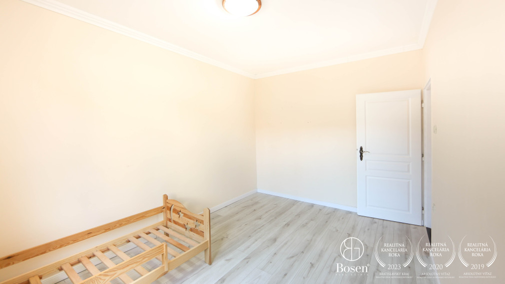 BOSEN | Na predaj priestranný 4-izb. RD v tichej časti mesta