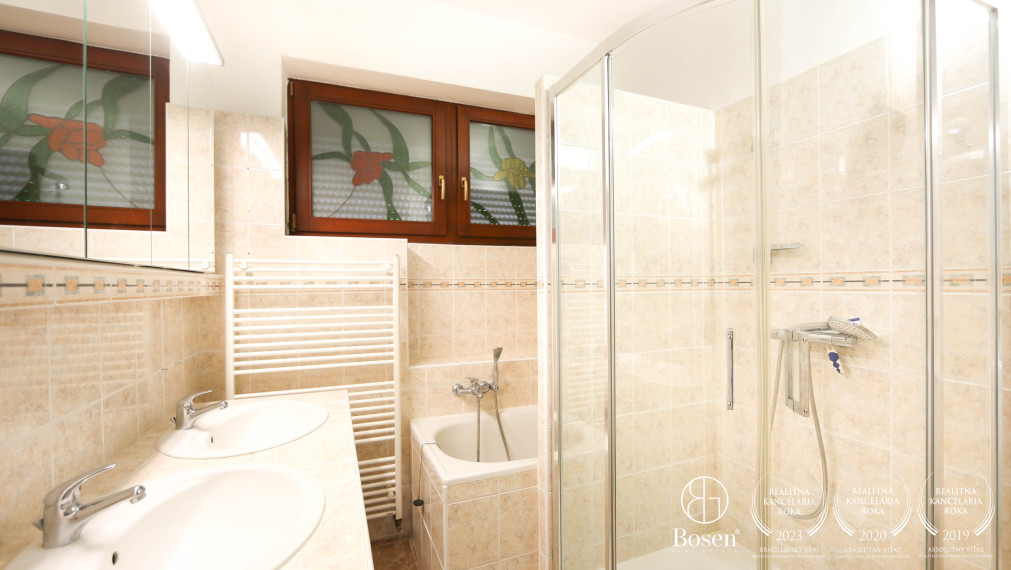 BOSEN | Na predaj priestranný 4-izb. RD v tichej časti mesta