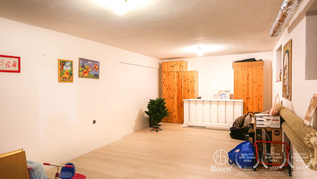 BOSEN | Na predaj priestranný 4-izb. RD v tichej časti mesta