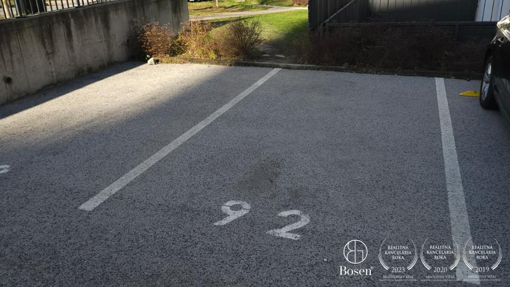 BOSEN | parkovacie státie Bratislava - Dúbravka - Dúbravy