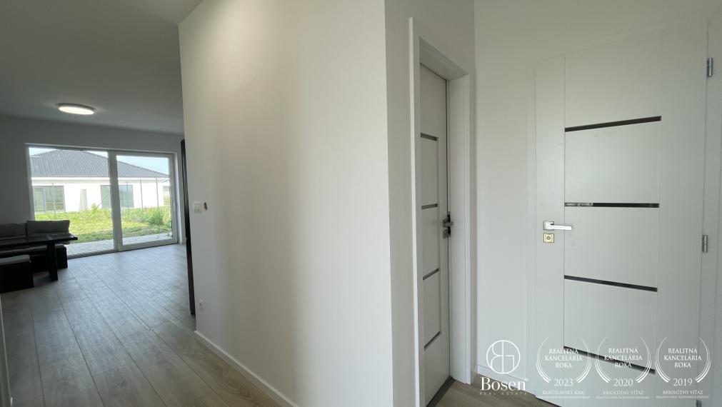 BOSEN | Zariadený trojizbový byt v dvojdome v novej tichej lokalite, Miloslavov, Liesková, 425 m2