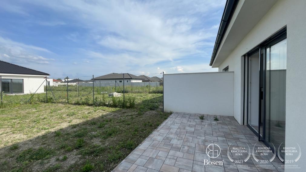BOSEN | Zariadený trojizbový byt v dvojdome v novej tichej lokalite, Miloslavov, Liesková, 425 m2