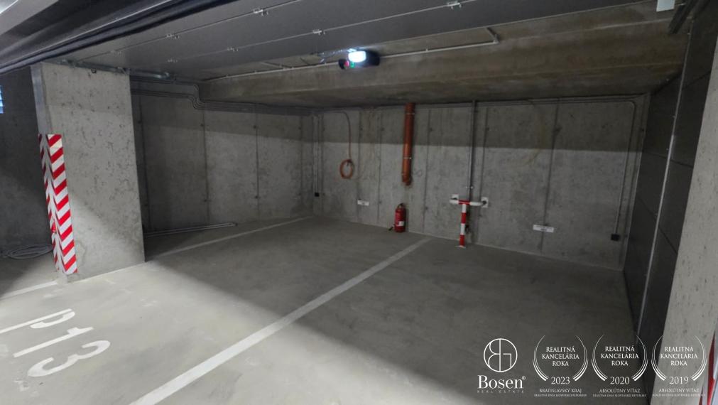 BOSEN | Uzamykateľná garáž 30 m² – elektrina, predpríprava na nabíjačku, novostavba, Podunajské Biskupice