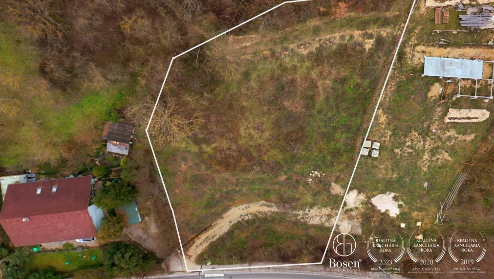 BOSEN | Na predaj stavebný pozemok - investičná príležitosť na výstavbu chaty