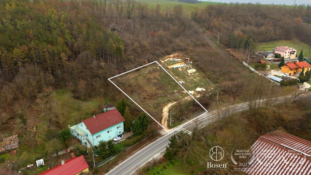 BOSEN | Na predaj stavebný pozemok - investičná príležitosť na výstavbu chaty