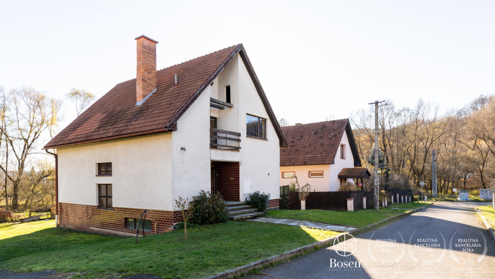 Priestranný rodinný dom s garážou – Hontianske Nemce