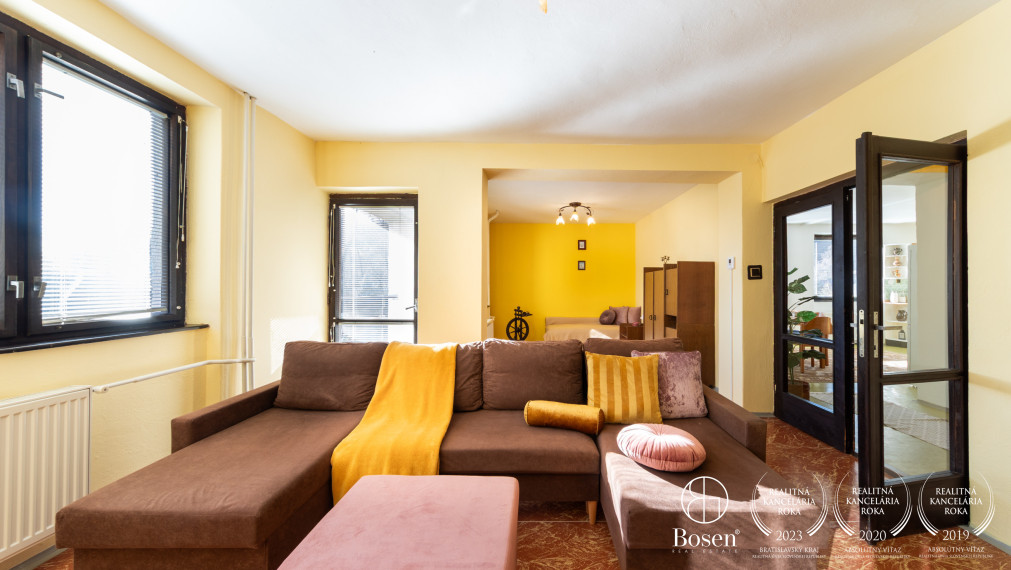 Priestranný rodinný dom s garážou – Hontianske Nemce