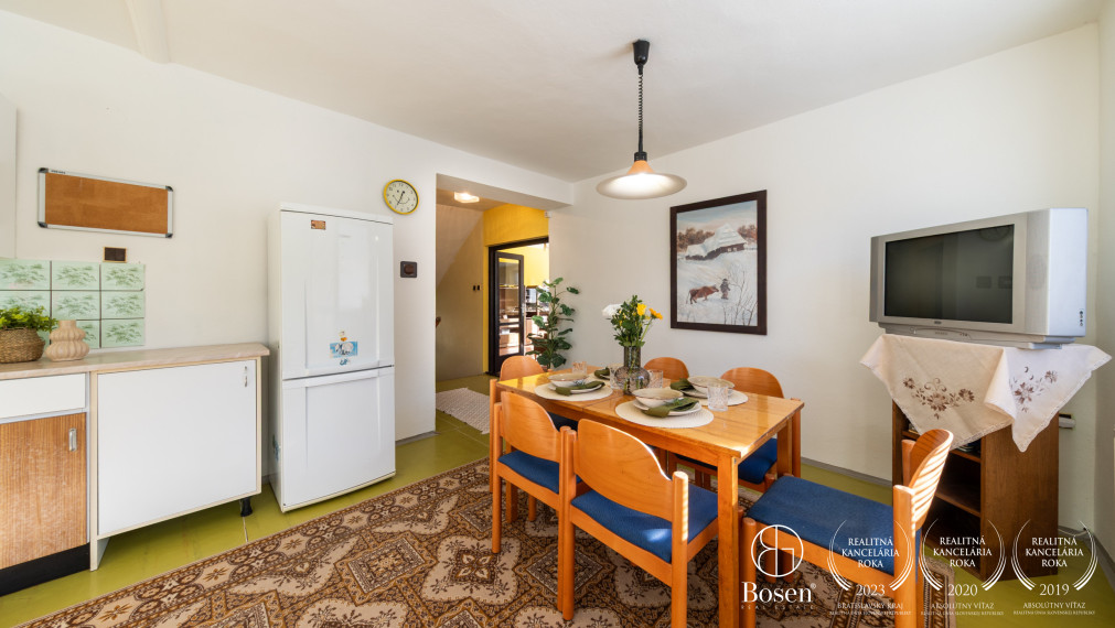 Priestranný rodinný dom s garážou – Hontianske Nemce