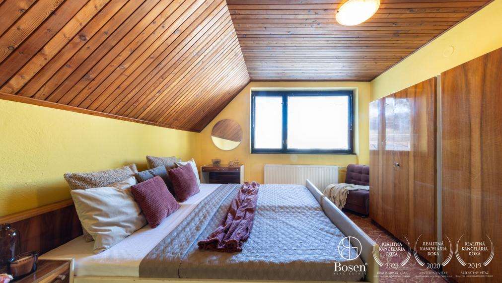 Priestranný rodinný dom s garážou – Hontianske Nemce