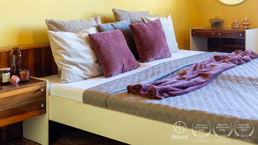 Priestranný rodinný dom s garážou – Hontianske Nemce