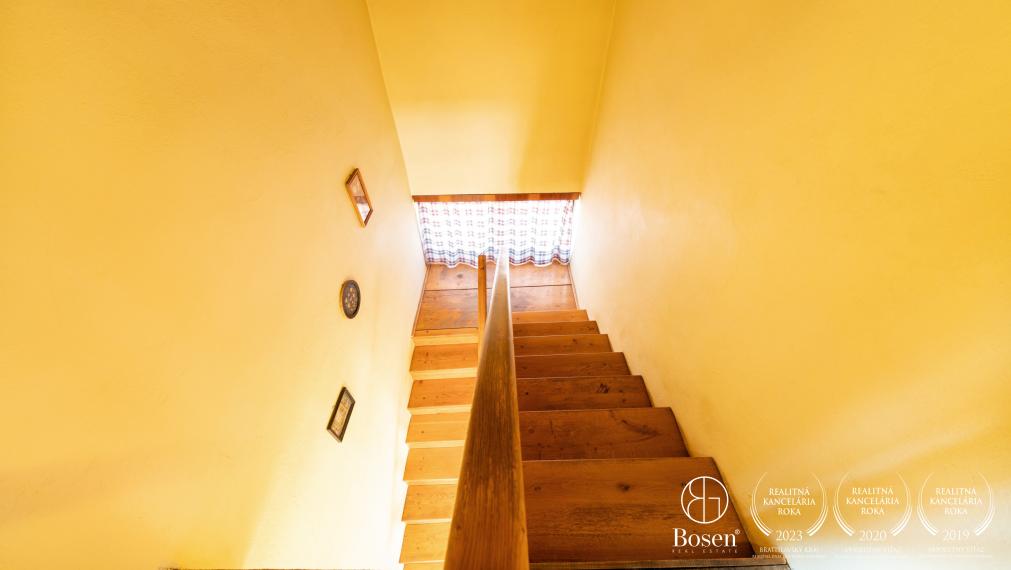 Priestranný rodinný dom s garážou – Hontianske Nemce