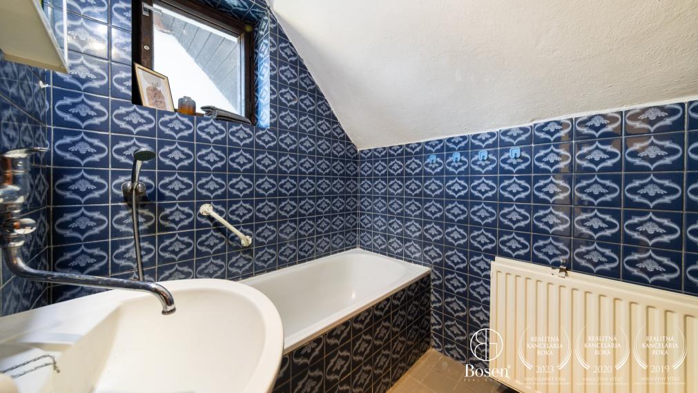 Priestranný rodinný dom s garážou – Hontianske Nemce