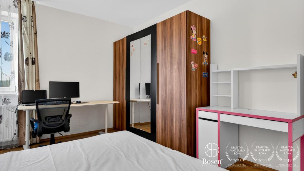 BOSEN | Na prenájom 4 izbový byt s veľkou terasou, zimnou záhradou a parkovacím miestom