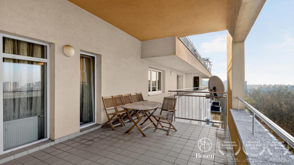 BOSEN | Na prenájom 4 izbový byt s veľkou terasou, zimnou záhradou a parkovacím miestom