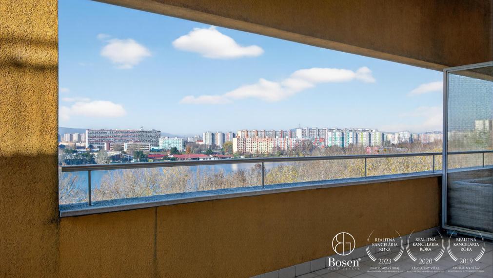 BOSEN | Na prenájom 4 izbový byt s veľkou terasou, zimnou záhradou a parkovacím miestom