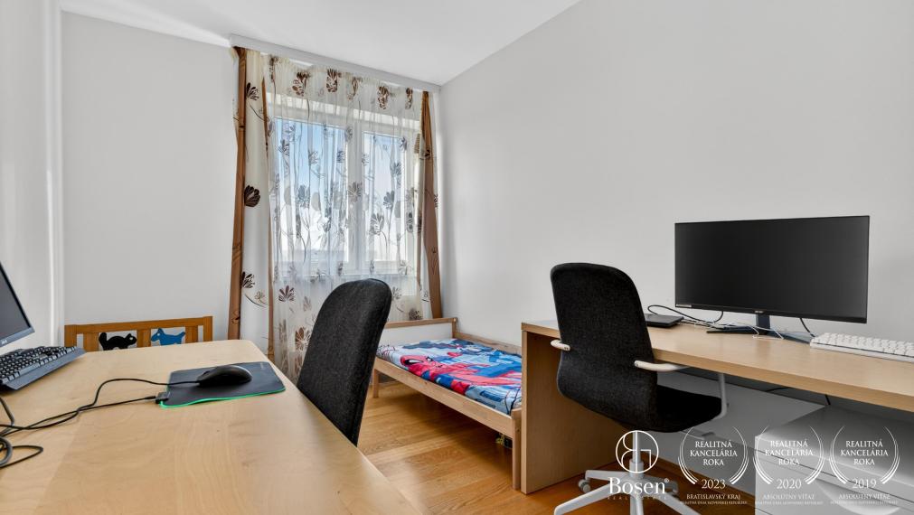 BOSEN | Na prenájom 4 izbový byt s veľkou terasou, zimnou záhradou a parkovacím miestom