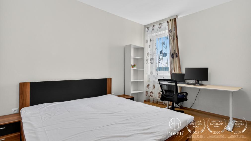 BOSEN | Na prenájom 4 izbový byt s veľkou terasou, zimnou záhradou a parkovacím miestom