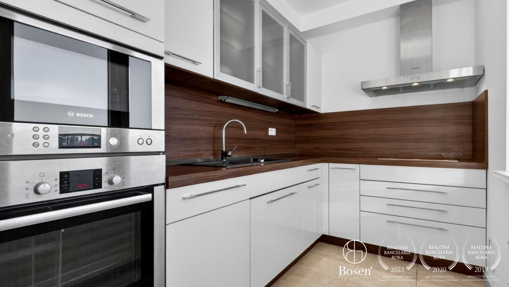 BOSEN | Na prenájom 4 izbový byt s veľkou terasou, zimnou záhradou a parkovacím miestom