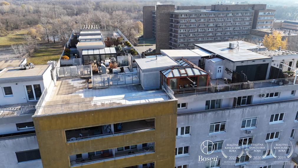 BOSEN | Na prenájom 4 izbový byt s veľkou terasou, zimnou záhradou a parkovacím miestom