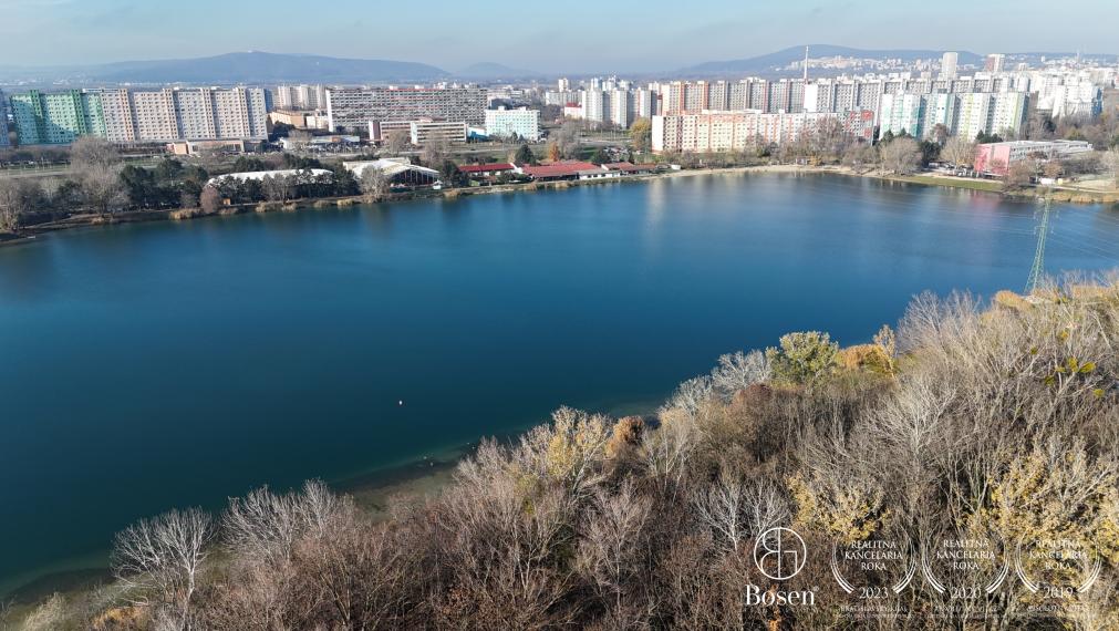 BOSEN | Na prenájom 4 izbový byt s veľkou terasou, zimnou záhradou a parkovacím miestom