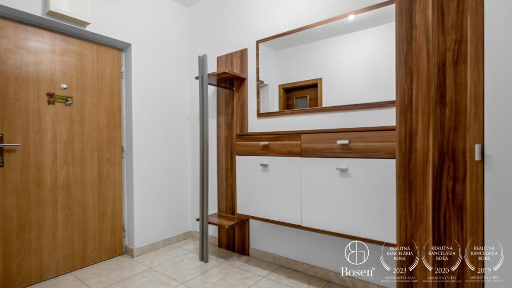 BOSEN | Na prenájom 4 izbový byt s veľkou terasou, zimnou záhradou a parkovacím miestom