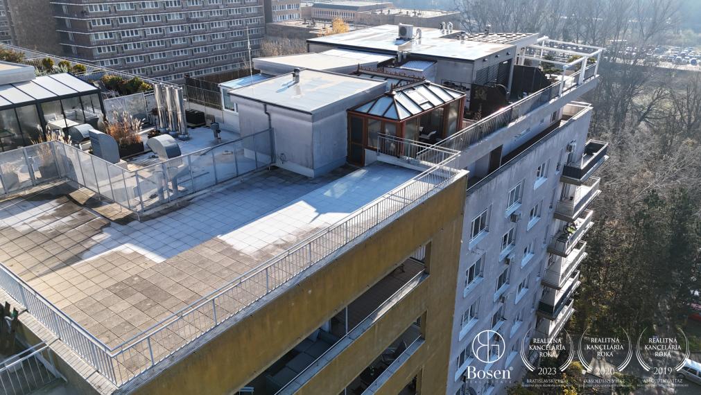 BOSEN | Na prenájom 4 izbový byt s veľkou terasou, zimnou záhradou a parkovacím miestom