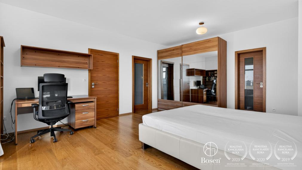 BOSEN | Na prenájom 4 izbový byt s veľkou terasou, zimnou záhradou a parkovacím miestom