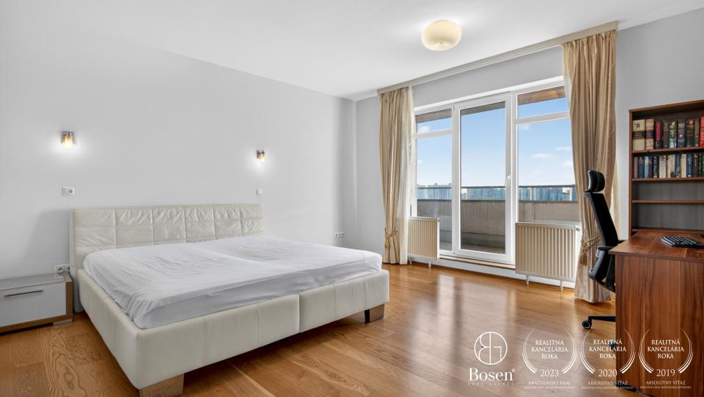 BOSEN | Na prenájom 4 izbový byt s veľkou terasou, zimnou záhradou a parkovacím miestom