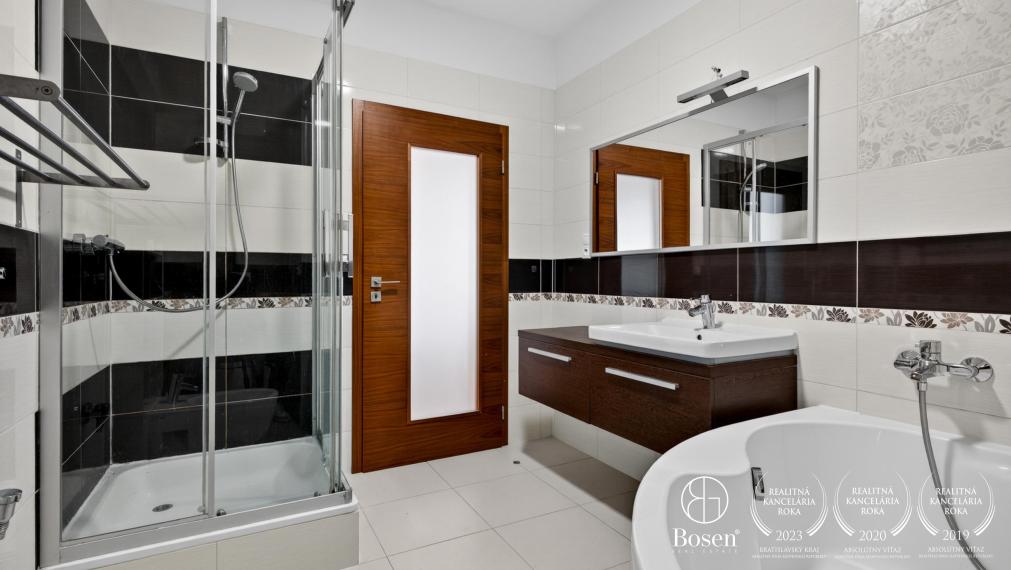 BOSEN | Na prenájom 4 izbový byt s veľkou terasou, zimnou záhradou a parkovacím miestom