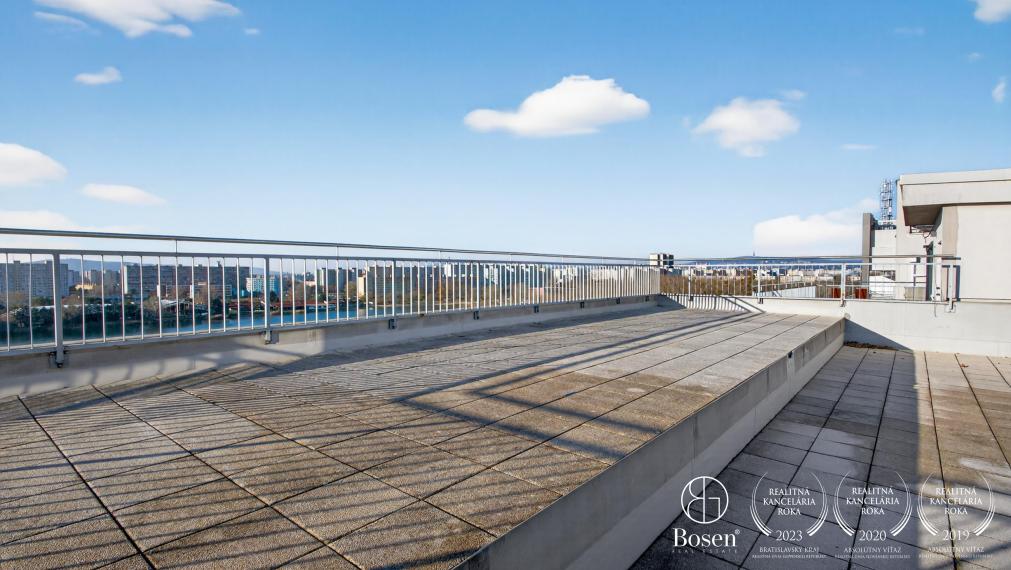 BOSEN | Na prenájom 4 izbový byt s veľkou terasou, zimnou záhradou a parkovacím miestom