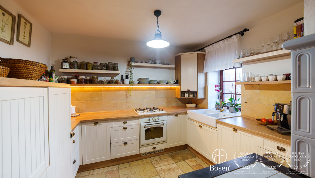 BOSEN | Rodinná farma pri Litave s pozemkom vo výmere 9 565 m²