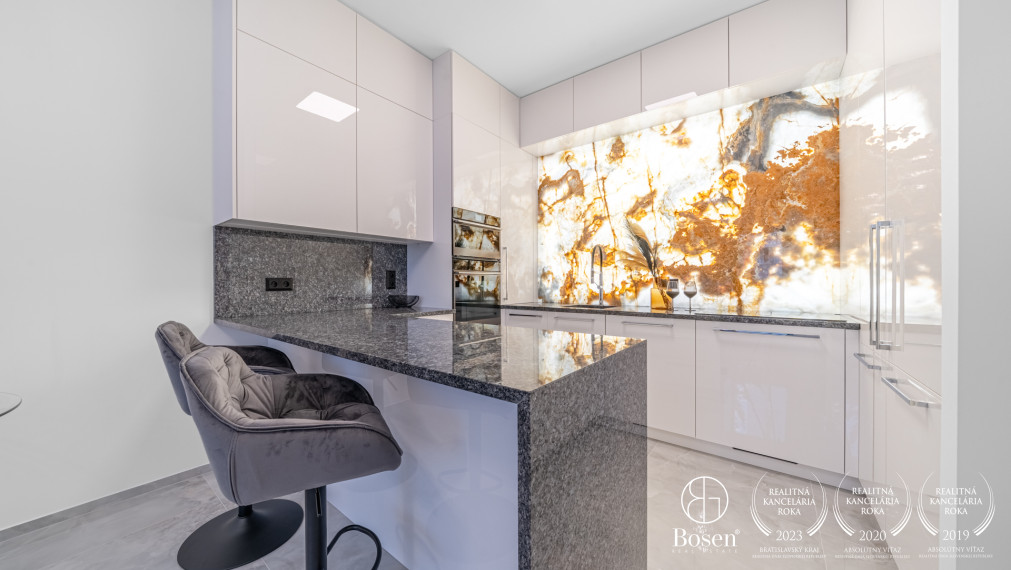 BOSEN | Prémiový, zariadený 3-izbový klimatizovaný byt s balkónom v novostavbe Kesselbauer - Námestie 1. mája, 76 m²