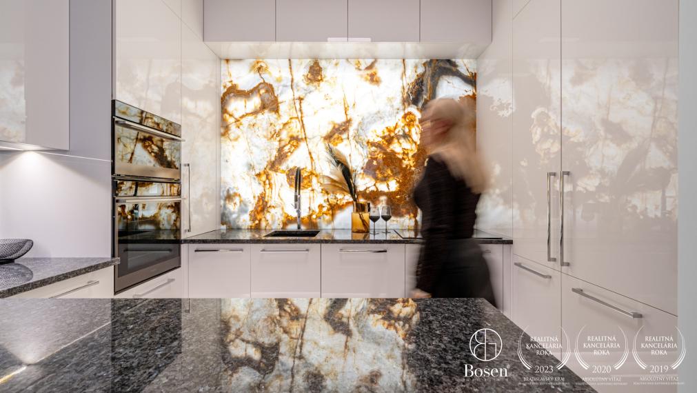 BOSEN | Prémiový, zariadený 3-izbový klimatizovaný byt s balkónom v novostavbe Kesselbauer - Námestie 1. mája, 76 m²