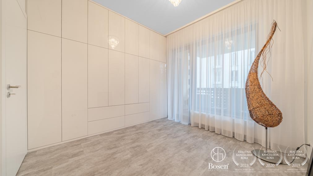 BOSEN | Prémiový, zariadený 3-izbový klimatizovaný byt s balkónom v novostavbe Kesselbauer - Námestie 1. mája, 76 m²