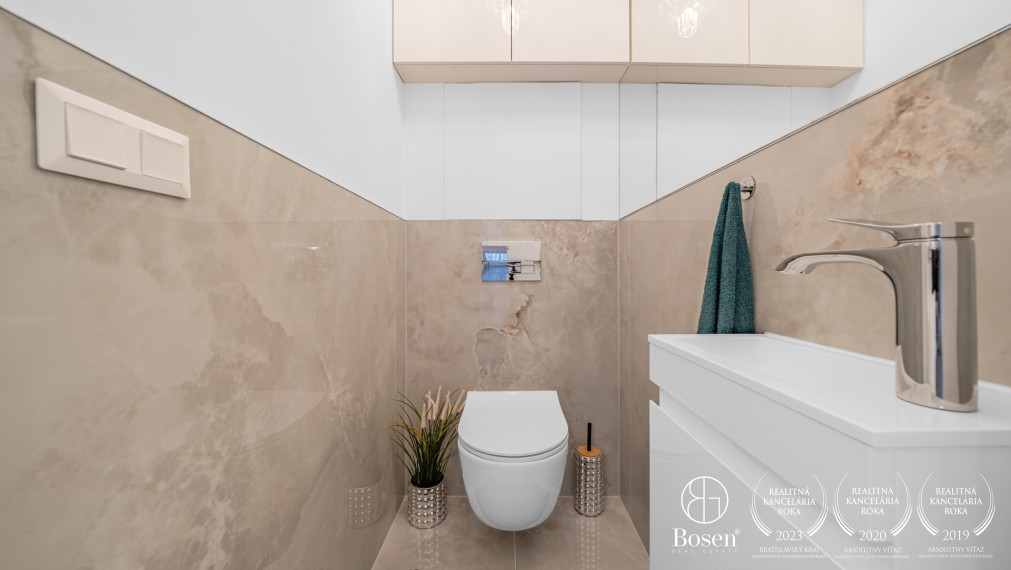 BOSEN | Prémiový, zariadený 3-izbový klimatizovaný byt s balkónom v novostavbe Kesselbauer - Námestie 1. mája, 76 m²