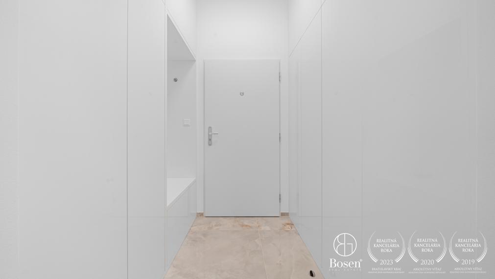 BOSEN | Prémiový, zariadený 3-izbový klimatizovaný byt s balkónom v novostavbe Kesselbauer - Námestie 1. mája, 76 m²