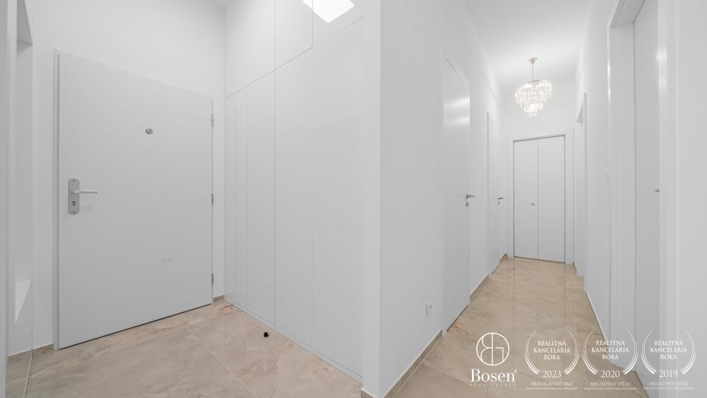 BOSEN | Prémiový, zariadený 3-izbový klimatizovaný byt s balkónom v novostavbe Kesselbauer - Námestie 1. mája, 76 m²
