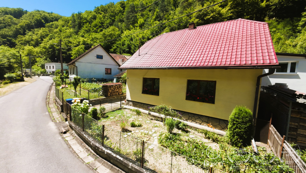 LOYALTERS | menší rodinný dom v Šášovskom Podhradí