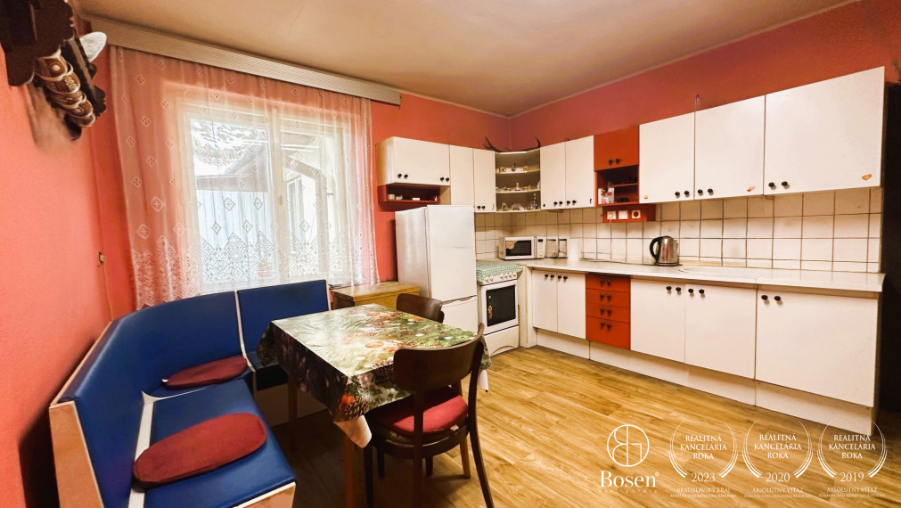 LOYALTERS | menší rodinný dom v Šášovskom Podhradí