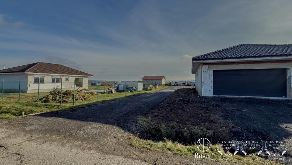 BOSEN | Stavebný pozemok s elektrikou, Močiar, Rimavské Janovce