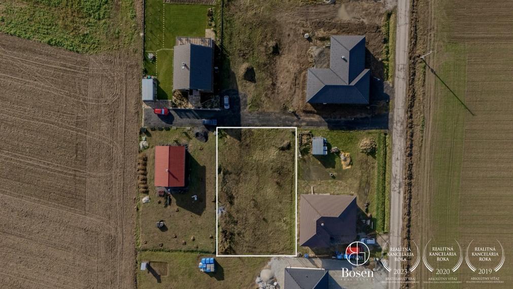 BOSEN | Stavebný pozemok s elektrikou, Močiar, Rimavské Janovce