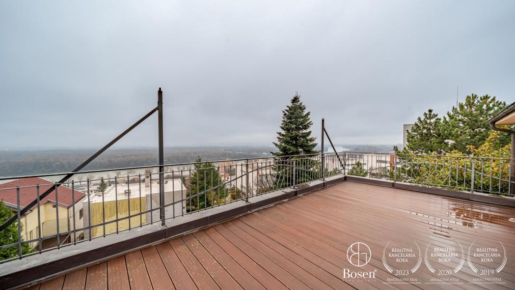 BOSEN | Priestranný 4-izbový byt 140 m² s 40 m² terasou – Hradný kopec, panoramatický výhľad