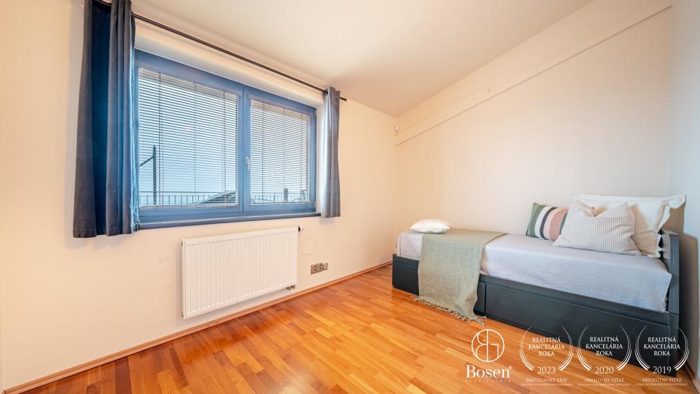 BOSEN | Priestranný 4-izbový byt 140 m² s 40 m² terasou – Hradný kopec, panoramatický výhľad