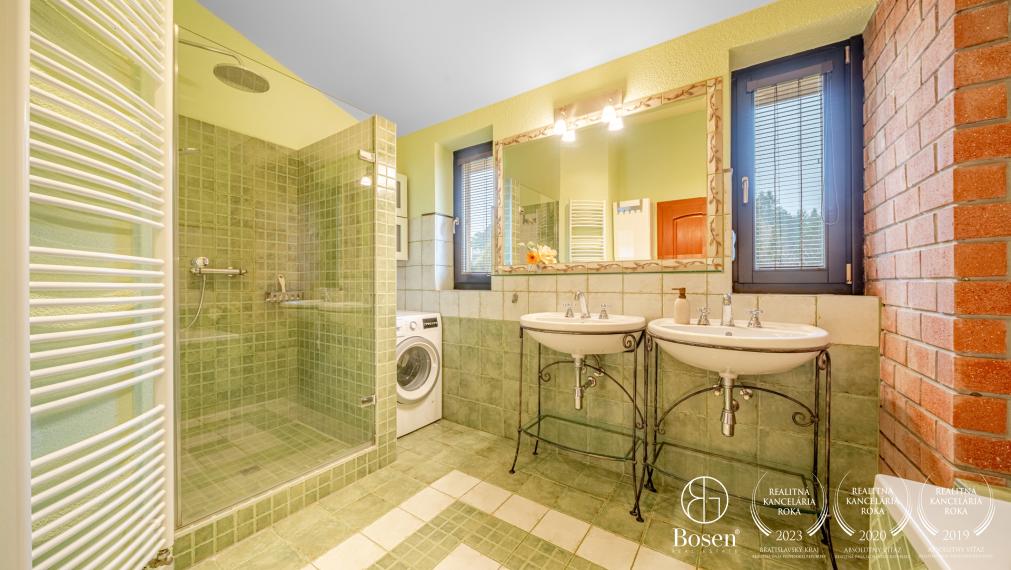 BOSEN | Priestranný 4-izbový byt 140 m² s 40 m² terasou – Hradný kopec, panoramatický výhľad